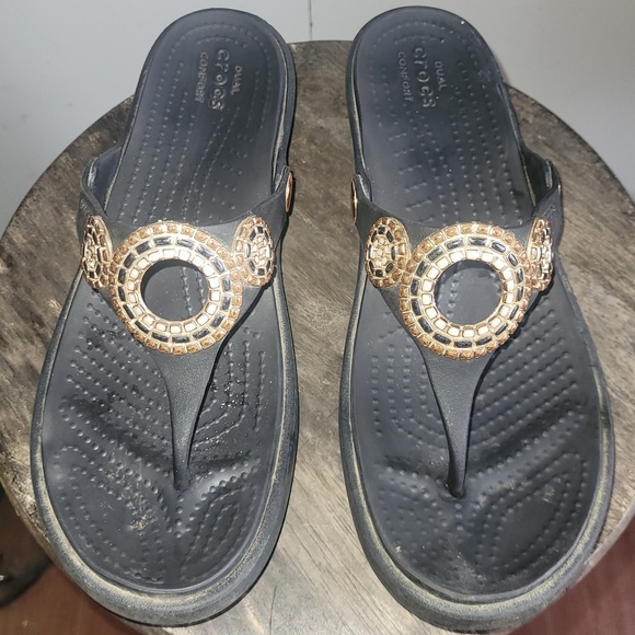 CROCS Black Sanrah Diamante Wedge Flip Sandal 8W - Picture 1 of 3